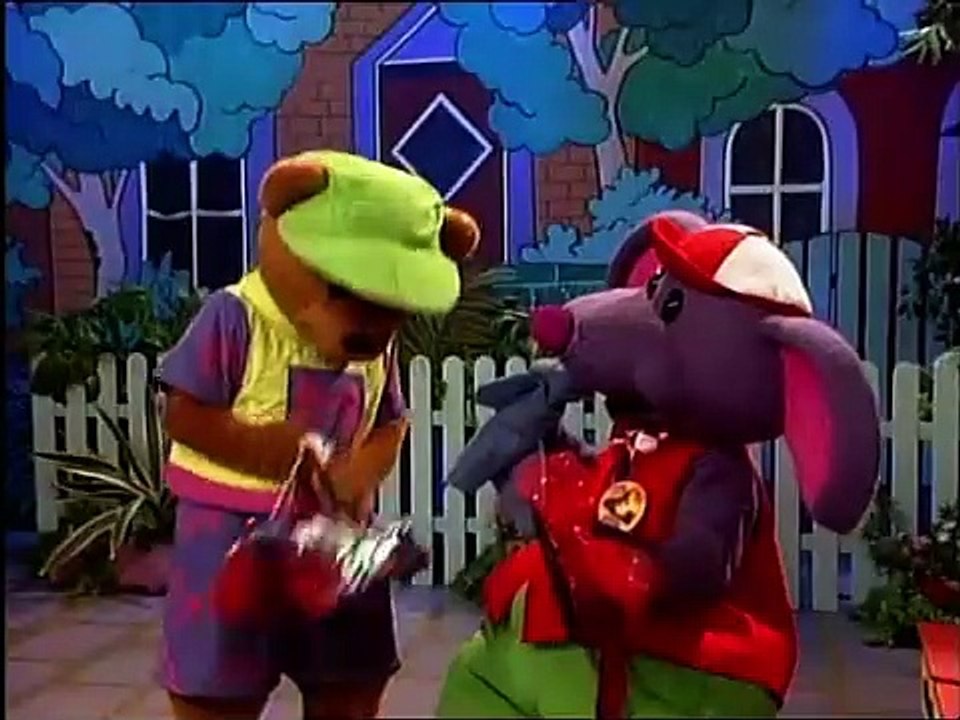 Bananas in Pyjamas - Ep. 194 - Shoe Shine (2004)