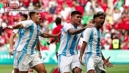 Des débordements ont perturbé hier soir le premier match du tournoi olympique de football opposant le Maroc à l'Argentine: Envahissements de terrain, pétard, interruption...
