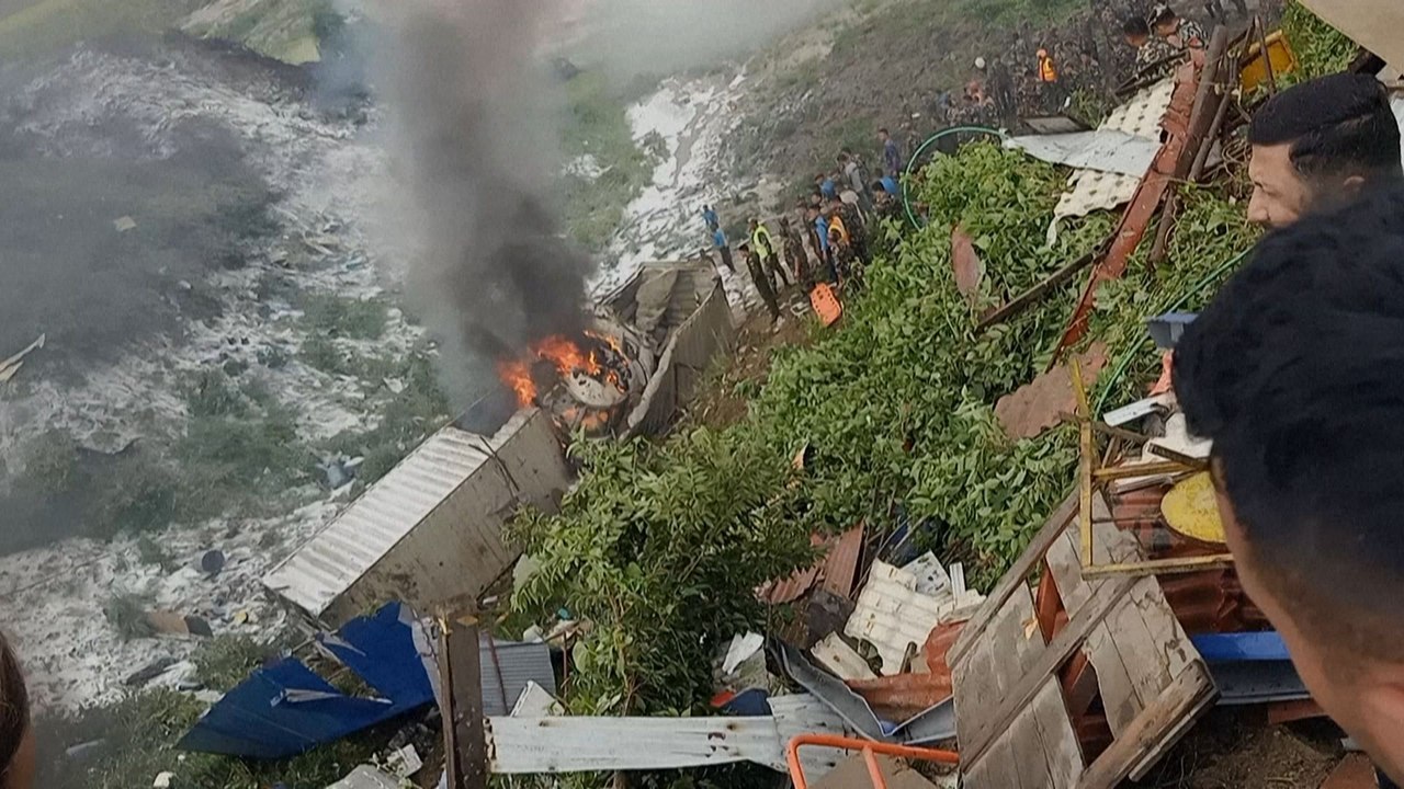 Crash d'un avion au Népal: 18 morts, le pilote seul survivant