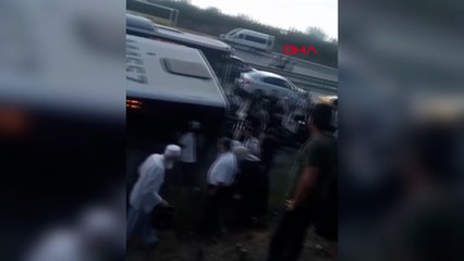 Arnavutköy'de İETT otobüsü yol kenarındaki boşluğa düştü