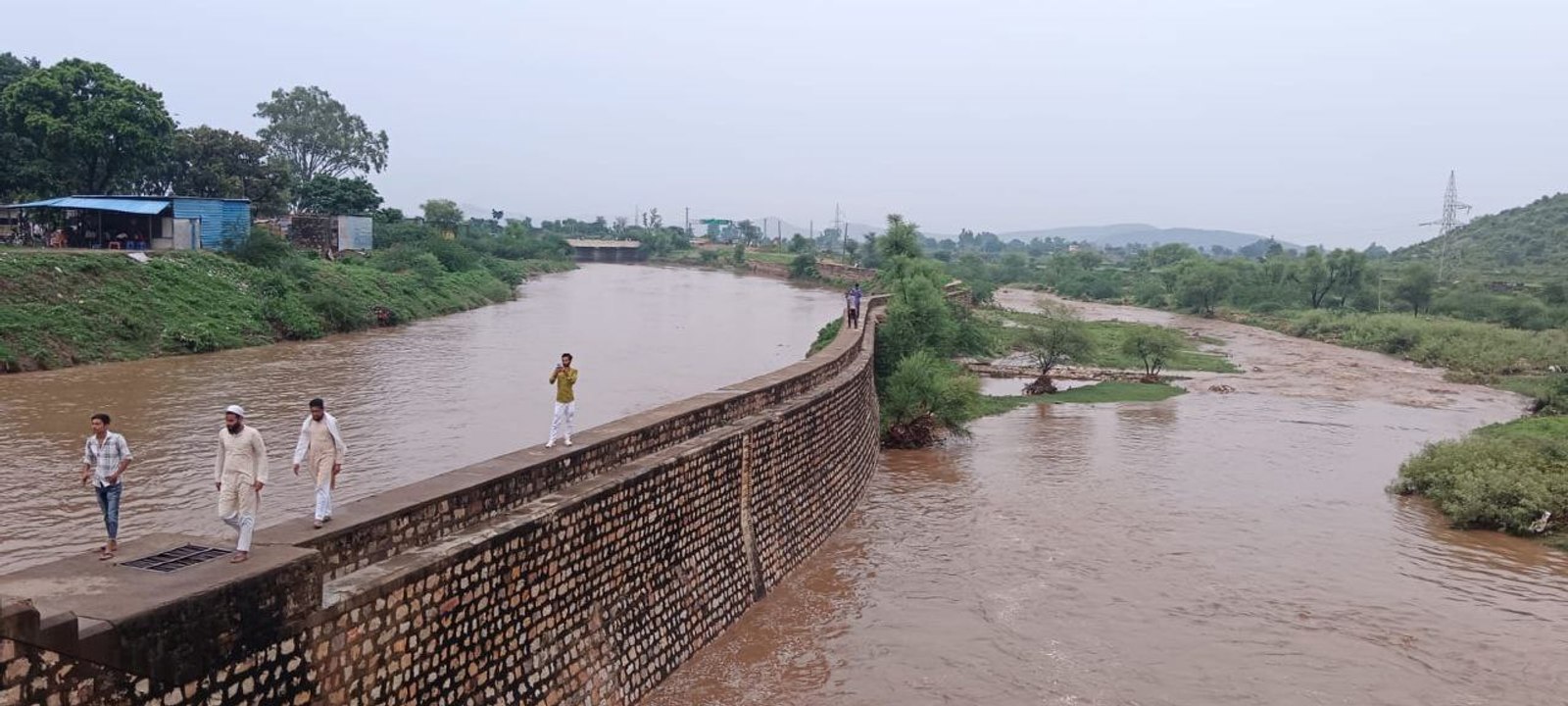 बारिश होने के बाद रूपारेल में फिर आया उफान, देख...