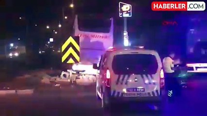 Ereğli'de 2 otobüs çarpıştı, 1'i refüje çıktı