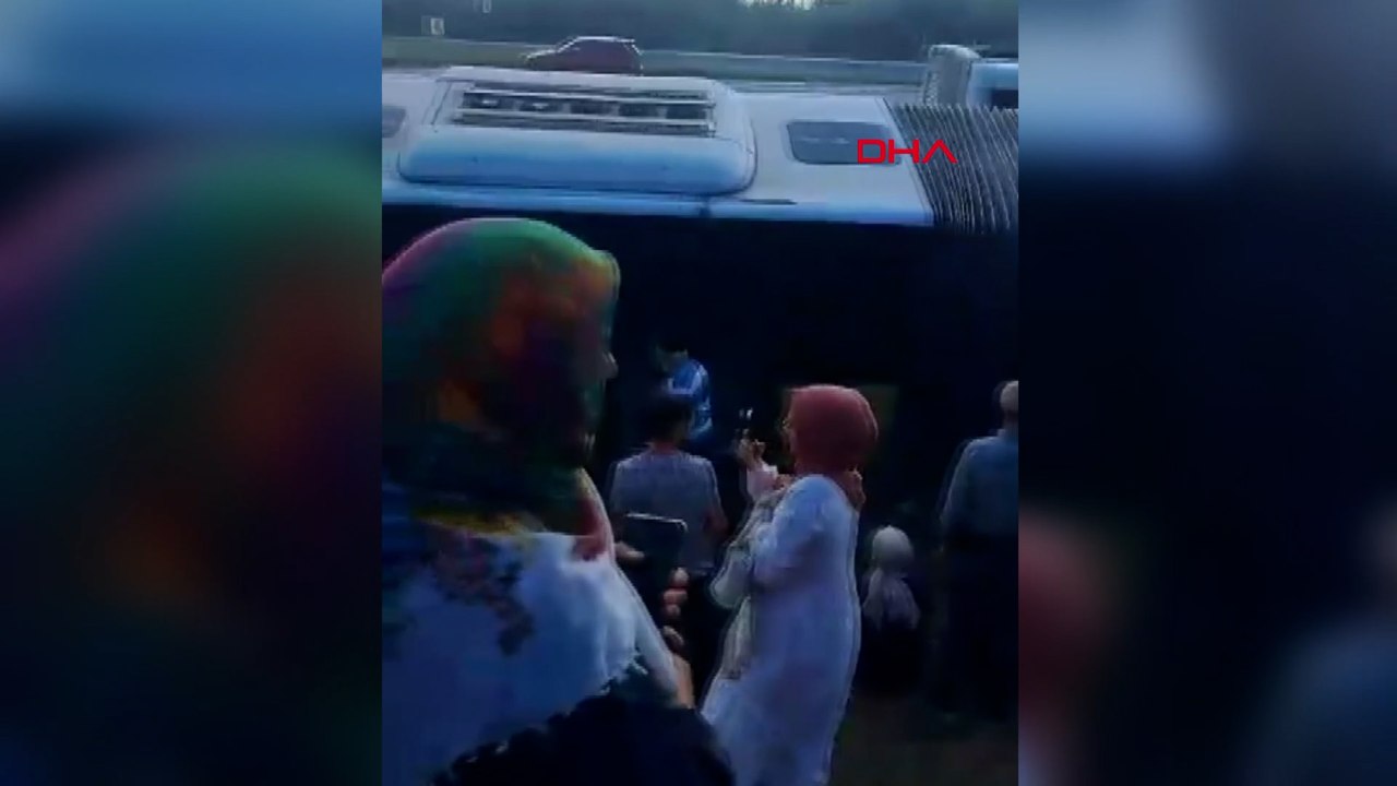 İETT otobüsü yol kenarındaki boşluğa düştü