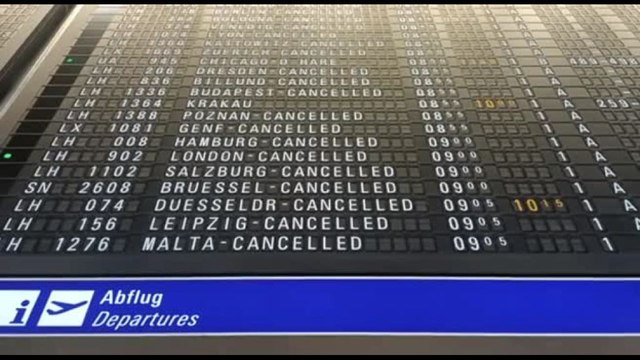 Protesta degli attivisti del clima, aeroporto di Francoforte nel caos