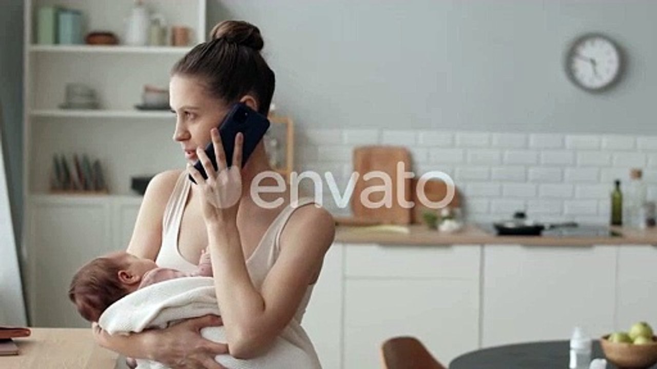 woman born beutifu baby
