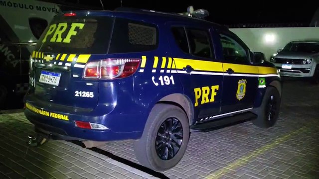 PRF apreende veículo carregado com maconha na BR-277