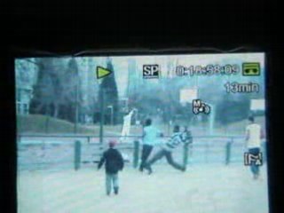 JE SUIS LA AU FOOT AVEC MES AMIS