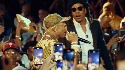 Pharrell Williams and Jay-Z lors du défilé Spring-Summer 2024 de LOUIS VUITTON