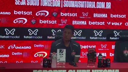 Carpini destaca boa partida do Vitória, mas lamenta gol sofrido no fim: “Foge do nosso controle”