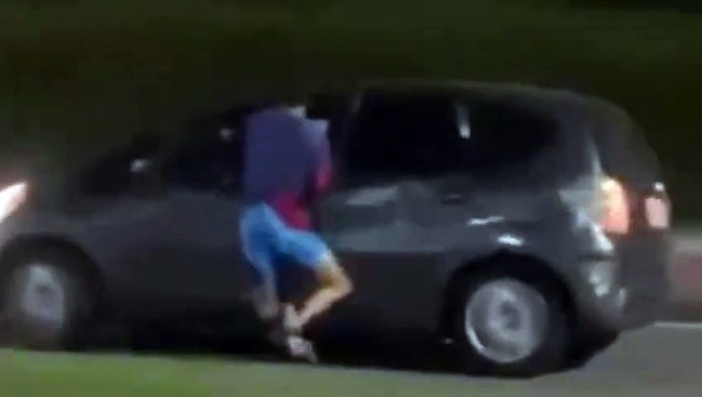 Polícia investiga imagens de homem sendo arrastado por carro em movimento na Zona Oeste do Rio