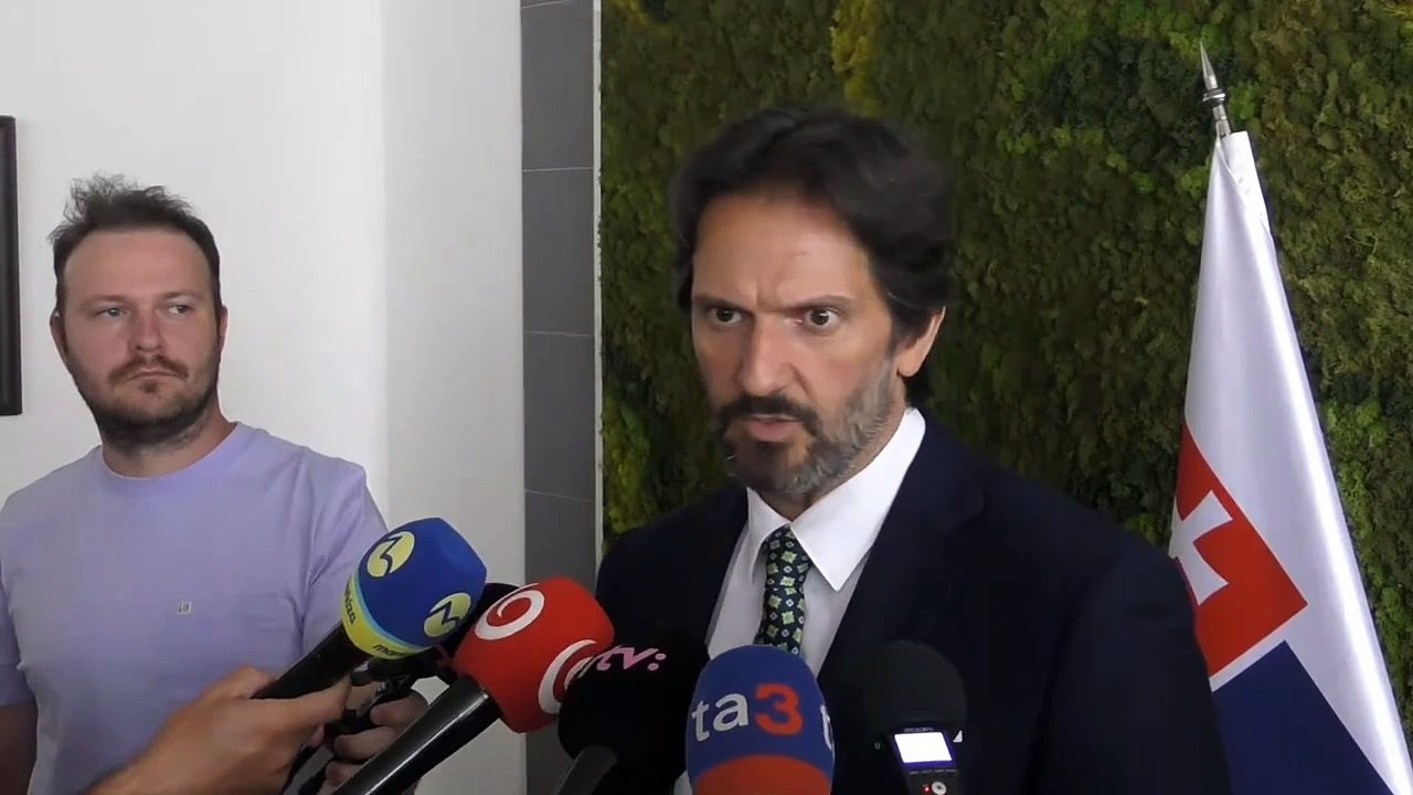 ZÁZNAM: Brífing ministra obrany R. Kaliňáka