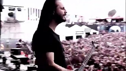 Gojira chante "Stranded" au Hellfest