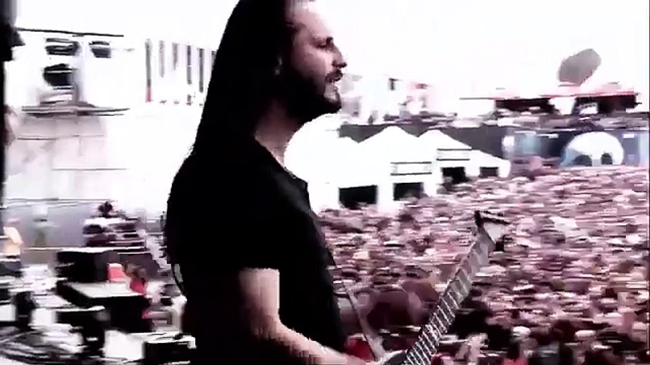Gojira chante "Stranded" au Hellfest