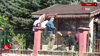 Sivas'ta doktorla tartışınca elindeki kesici aletle kamelyanın üzerine çıktı