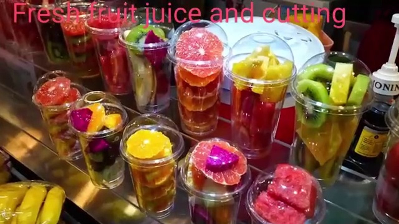 Very clean & fresh !making fresh juice & fruits cutting amzing skils. نظيف للغاية وطازج! يصنع العصير الطازج والفواكه ويقطع مهارات مذهلة للغاية وطازج! يصنع العصير الطازج والفواكه ويقطع مهارات مذهلة