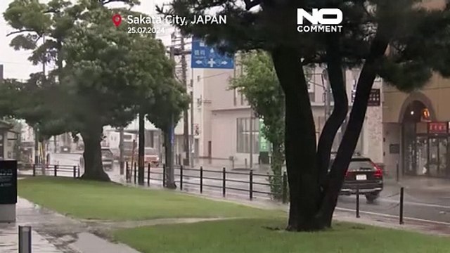 Rios em vez de ruas: chuvas torrenciais provocam inundações no Japão