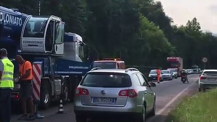 Treviso, collina a rischio smottamento: barriere in cemento a protezione della Provinciale