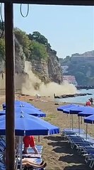 Procida, il costone si sbriciola: salvo un bagnante (incauto)