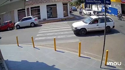 Video: Imprudencia policial por poco termina en un grave accidente de tránsito