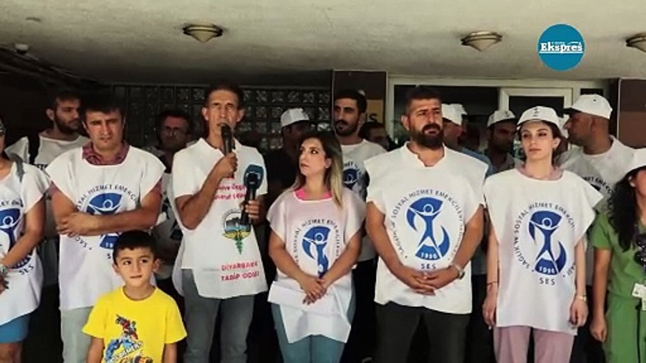 Diyarbakır'da, sağlık çalışanları simit dağıttı!
