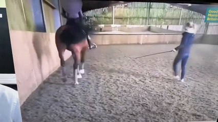 Escándalo en Reino Unido por una jinete que golpeó a un caballo