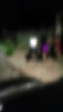 Vídeo mostra mulher sendo agredida com socos e pauladas por outras três