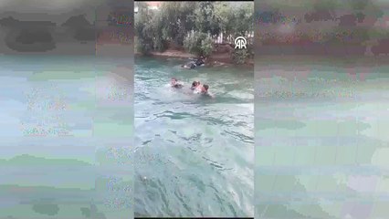 Video Haber | Adana'da can pazarı! İçinde 6 kişinin olduğu otomobil kanala düştü