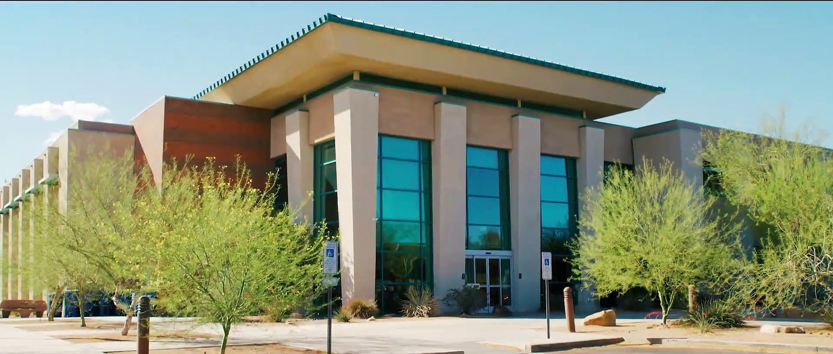 Shark Warning Trailer OV