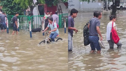 दिल्ली के साकेत मेट्रो स्टेशन क्षेत्र में जलजमाव, ट्रैफिक की रफ्तार पड़ी धीमी