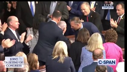 شاهد قبل الحذف كيف استقبل الكونجرس نتنياهو