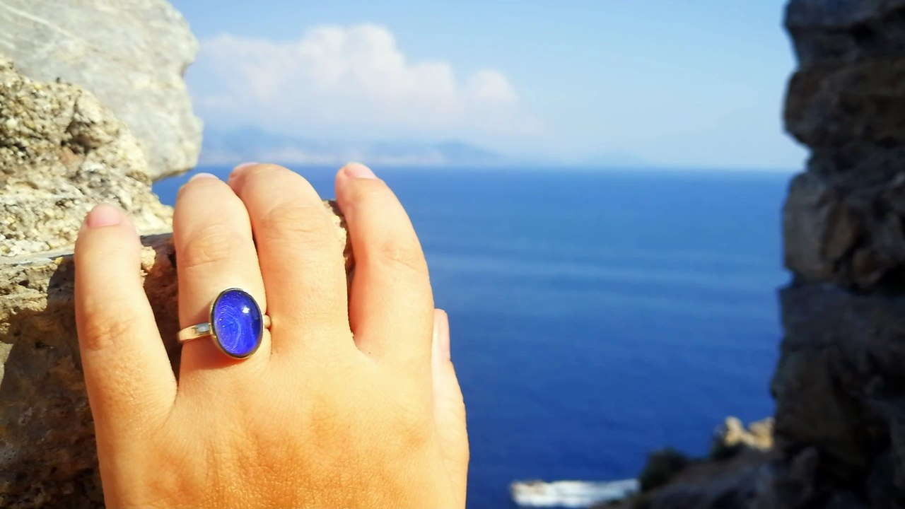 Princess of the Crystal Seas - Mood Ring - 14x10 mm - Sterling Silver 925 - AAA Crystal Quartz