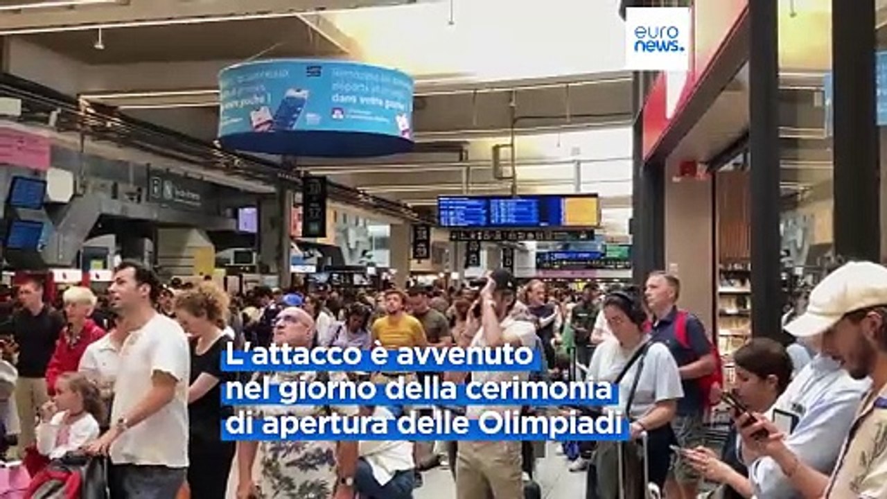 Francia, linee ferroviarie date alle fiamme: traffico in tilt, disagi per 800mila passeggeri