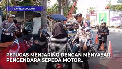 Operasi Patuh di Garut, Pengendara Minta Foto dengan Polwan