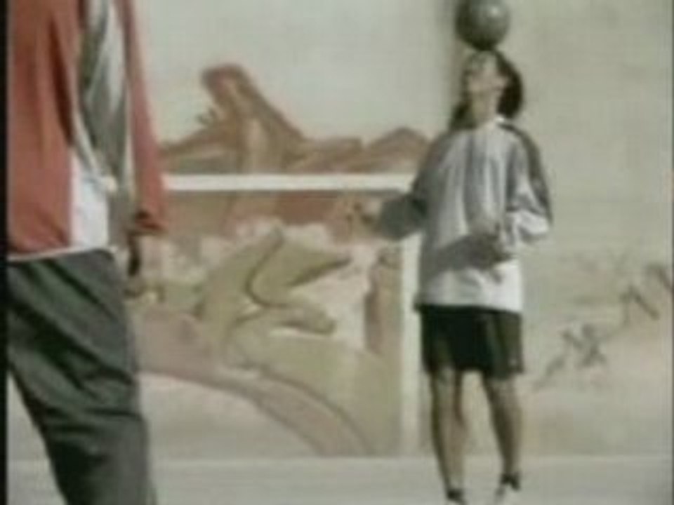 Soccer - NIKE - Freestyle - Ronaldinho & Inamoto