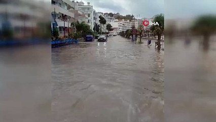 Bursa’da yağan yağmur yolları göle çevirdi