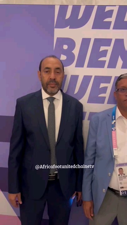 Abderrahmane ETHMANE,le Président du Comité Olympique mauritanien et sa délégation dans l’immense foule pour récupérer les badges d’accès supplémentaires de l’accréditation pour  la cérémonie d’ouverture des #JO2024