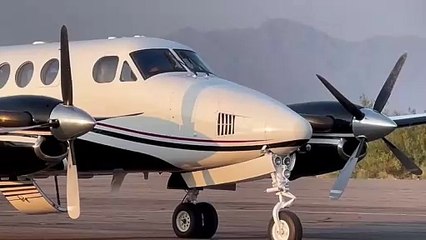 Agentes custodian el avión sin matrícula en el que fue detenido "el Mayo" Zambada