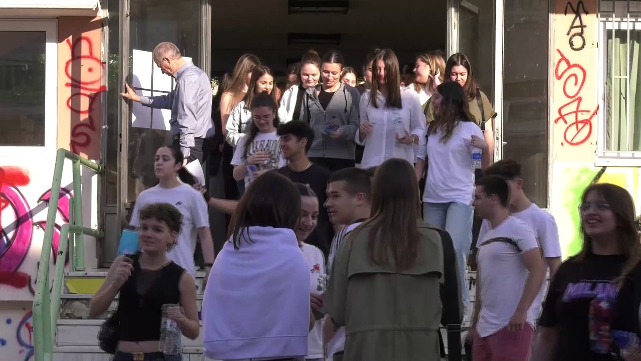 Ανακοινώθηκαν οι βάσεις των πανελλαδικών - Πτώσ...