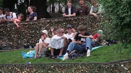 JO-2024: à quelques heures de la cérémonie, les spectateurs veulent rester positifs