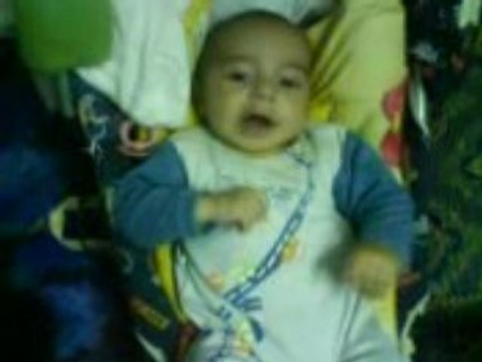 Bébé veut dire qlq chose Vidéo Dailymotion