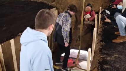I Sped 50 Hours Buried Alive in Coffin