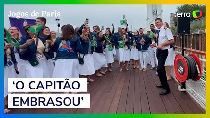 Brasileiros colocam capitão de barco para dançar na abertura da Olimpíada de Paris