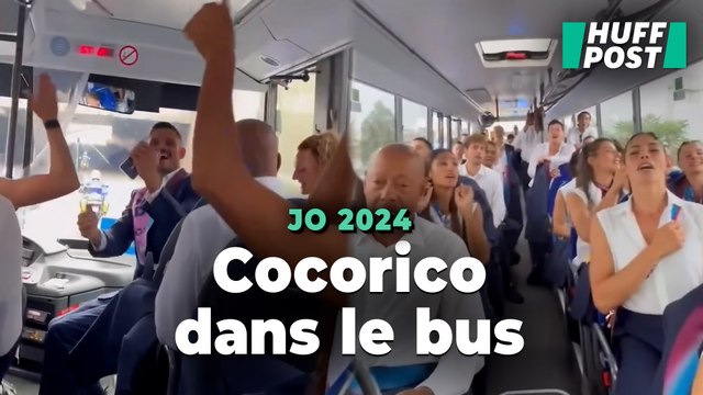 Avant d’arriver à la cérémonie d’ouverture, les athlètes français font la fête dans le bus