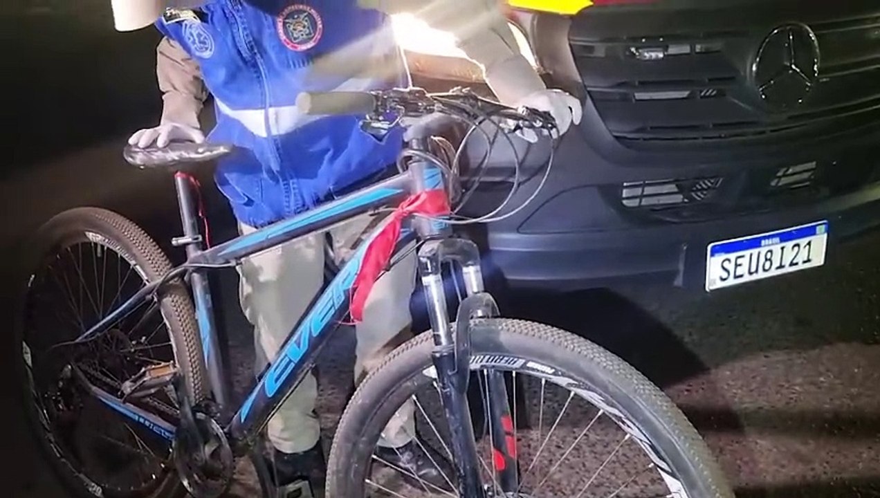 Ciclista é atingido por veículo durante perseguição policial na BR-277