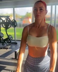 Esposa de Daddy Yankee soprende con figura