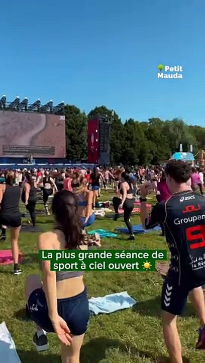 Une séance de sport inoubliable avec Sissy Mua à La Villette, organisée par le Club France !    Le 28 juillet, Sissy, célèbre coach sportive, a animé une grande séance de sport en plein air à La Villette, rassemblant des participants dans une ambiance