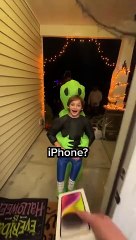 Giving iPhones Instead Of Candy on Halloween   #video #viralvideo #halloween #candy #mrbeast #MrBeastgiveIphones
