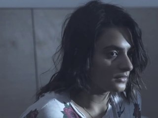 दादी के सामने उनकी पोती ने किया अपने बॉयफ्रेंड के साथ मिलन