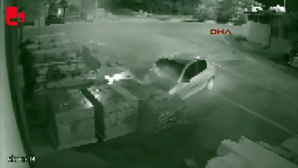 Otomobil, iş yerinin bahçesine girdi