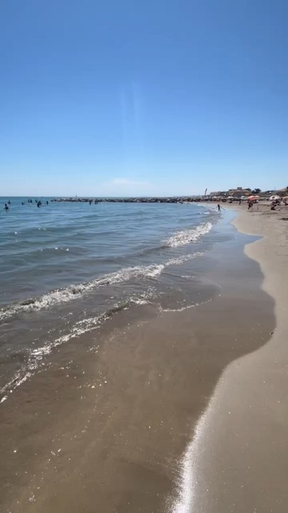 LES PIEDS DANS L’EAU de la Mer Méditerannée
